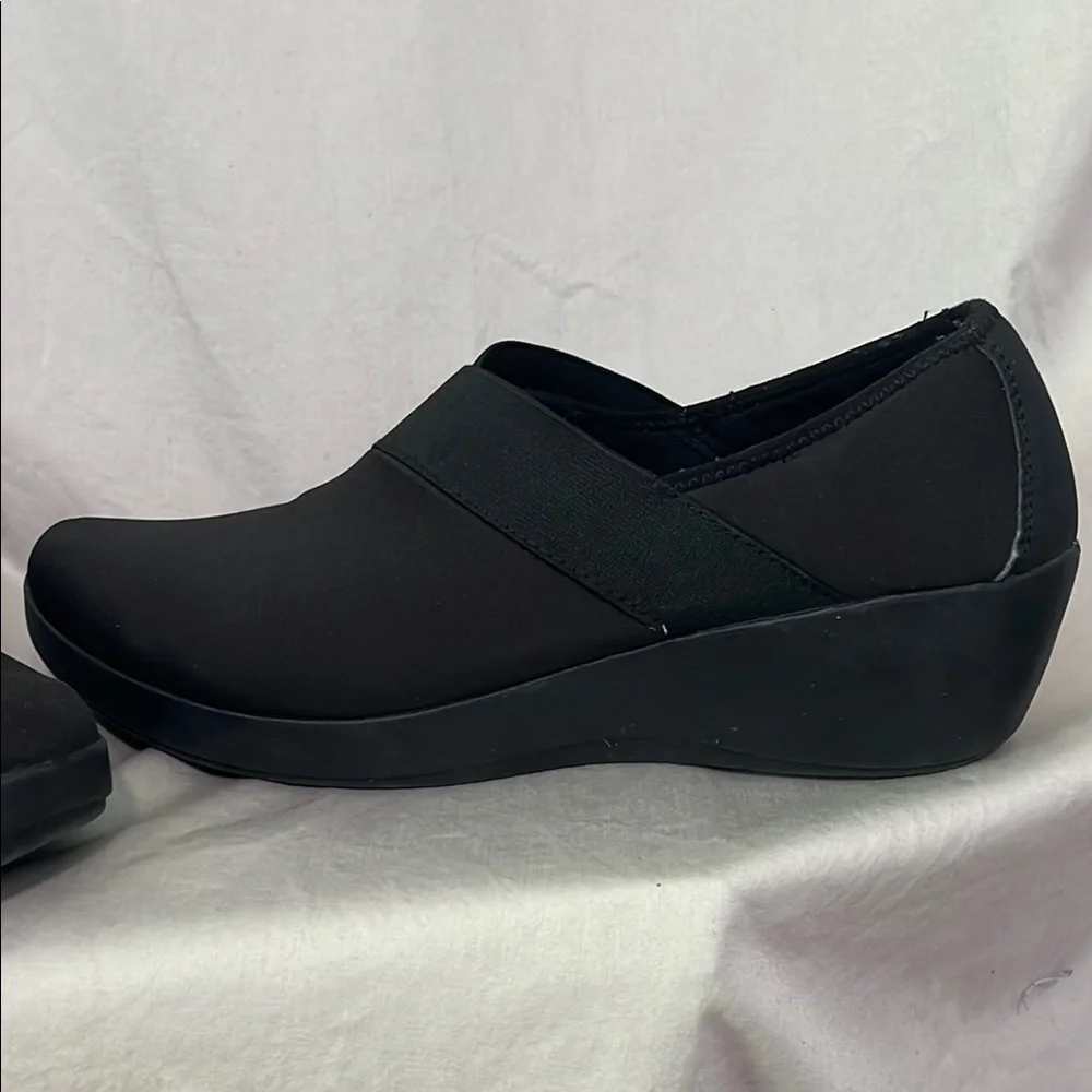 Crocs dual comfort Women's Black Slip-On Shoes Good Used Condition - Picture 6 of 11